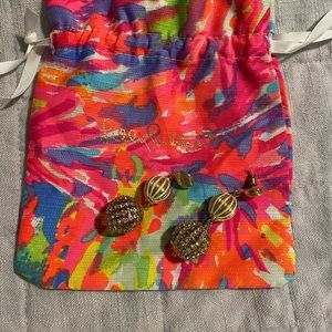 Lilly Pulitzer Starburst Gold drop earrings.